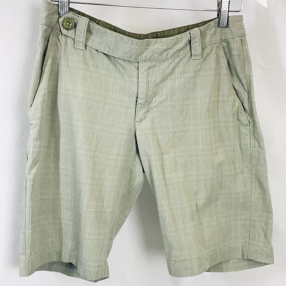 North Face Green Plaid Bermuda Shorts size 6